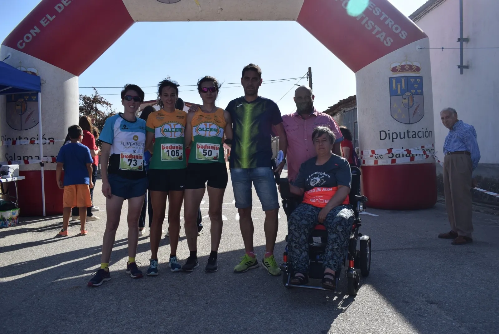 Foto 3 - Coca de Alba celebra por todo lo alto su carrera popular