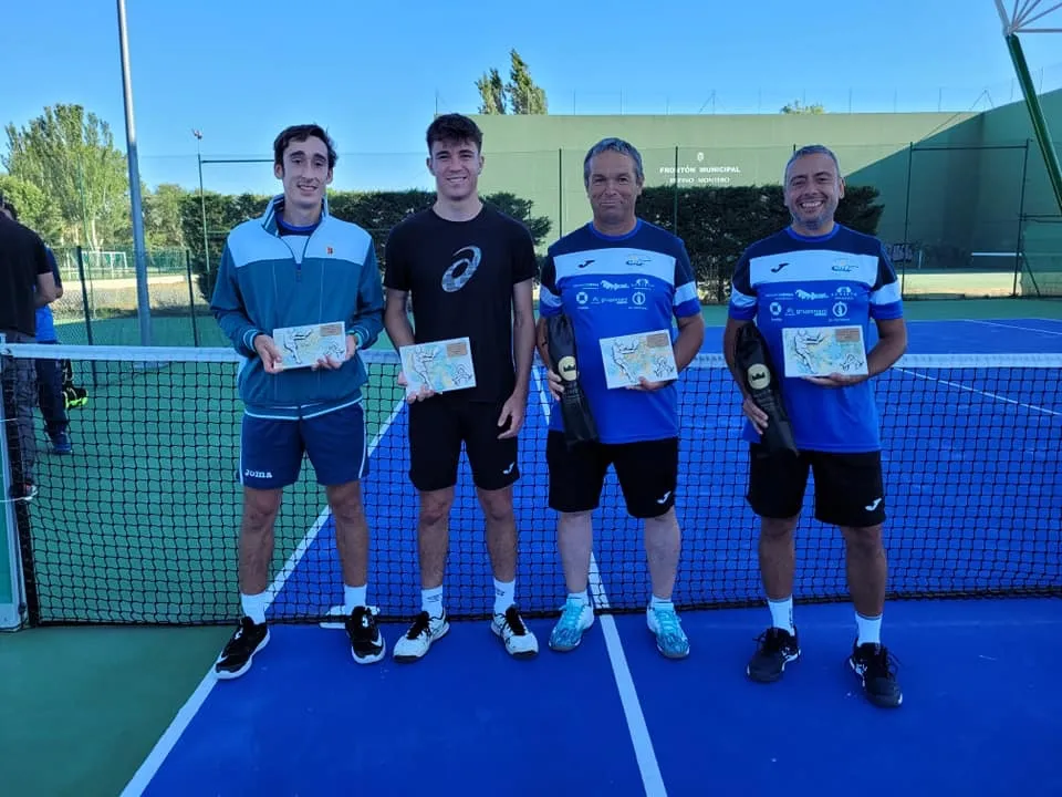 Foto 11 - Concluye el III Torneo de Tenis y P&aacute;del 'Villa Alba de Tormes - Centenarios Teresianos' con gran &eacute;xito