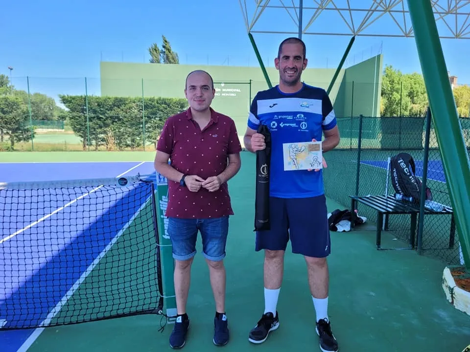 Foto 9 - Concluye el III Torneo de Tenis y P&aacute;del 'Villa Alba de Tormes - Centenarios Teresianos' con gran &eacute;xito