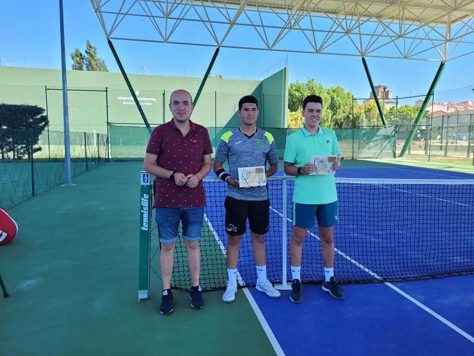 Foto 8 - Concluye el III Torneo de Tenis y P&aacute;del 'Villa Alba de Tormes - Centenarios Teresianos' con gran &eacute;xito