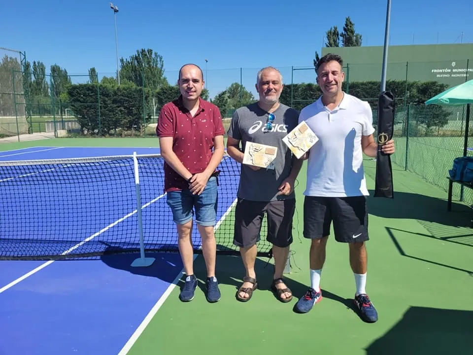 Foto 7 - Concluye el III Torneo de Tenis y P&aacute;del 'Villa Alba de Tormes - Centenarios Teresianos' con gran &eacute;xito