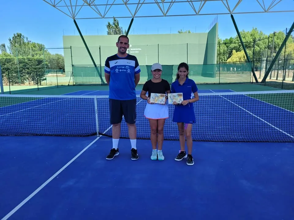 Foto 5 - Concluye el III Torneo de Tenis y P&aacute;del 'Villa Alba de Tormes - Centenarios Teresianos' con gran &eacute;xito