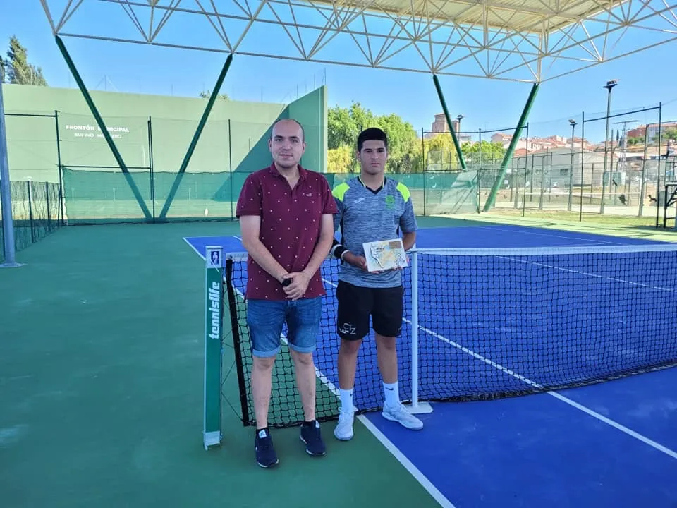 Foto 4 - Concluye el III Torneo de Tenis y P&aacute;del 'Villa Alba de Tormes - Centenarios Teresianos' con gran &eacute;xito