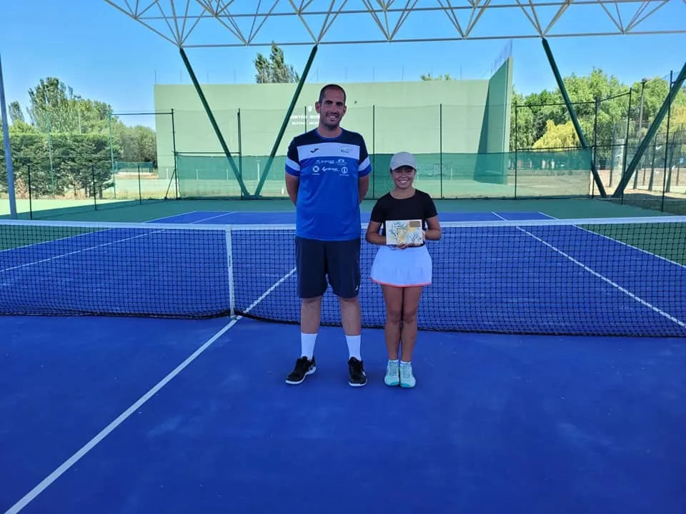 Foto 3 - Concluye el III Torneo de Tenis y P&aacute;del 'Villa Alba de Tormes - Centenarios Teresianos' con gran &eacute;xito