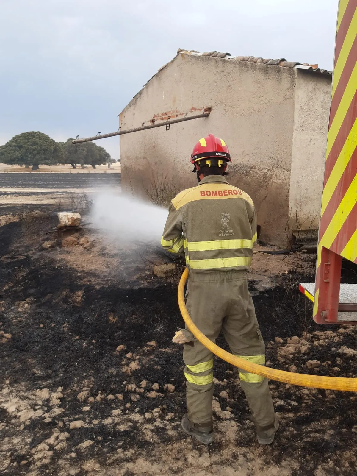 Foto 6 - Sofocado un potente incendio declarado en el termino de Santiago de la Puebla 