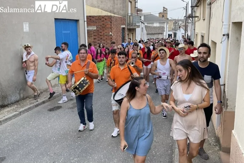 Foto 9 - Villoruela se llena de color, ambiente y emoci&oacute;n para dar la bienvenida a sus fiestas patronales