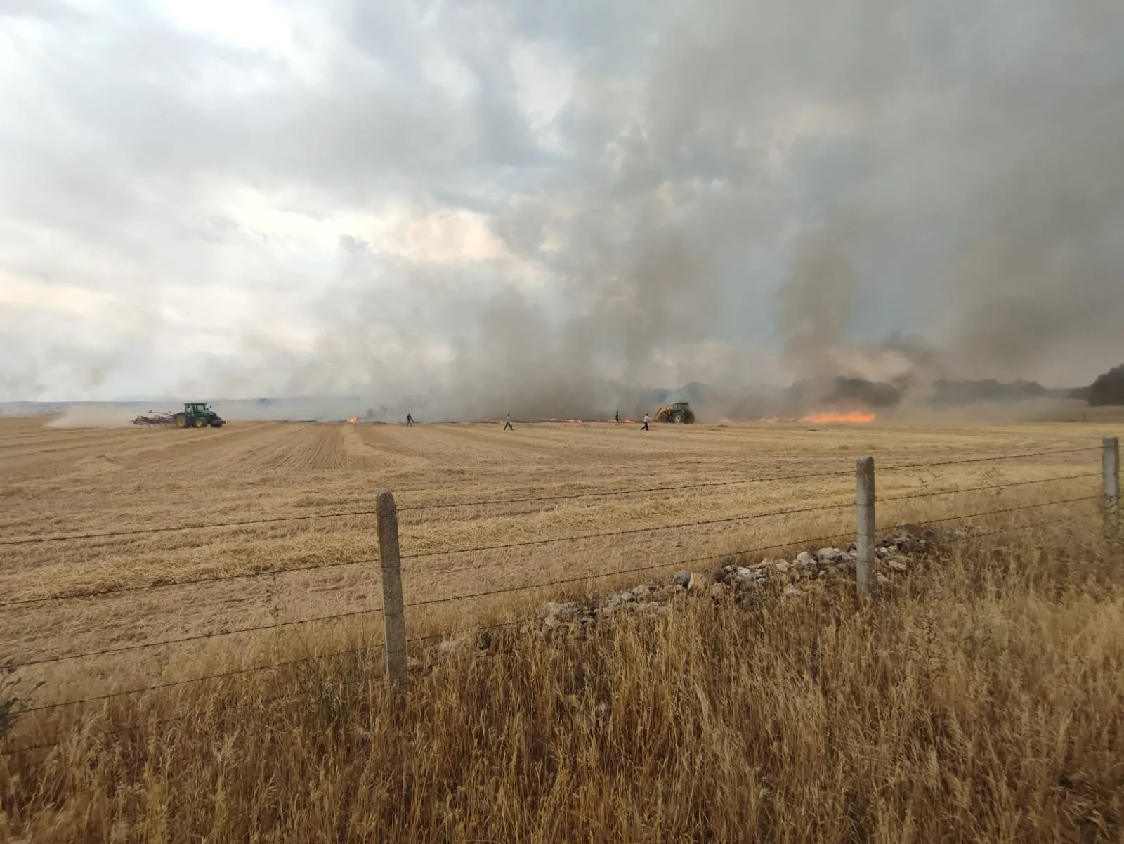 Foto 9 - Sofocado un potente incendio declarado en el termino de Santiago de la Puebla 