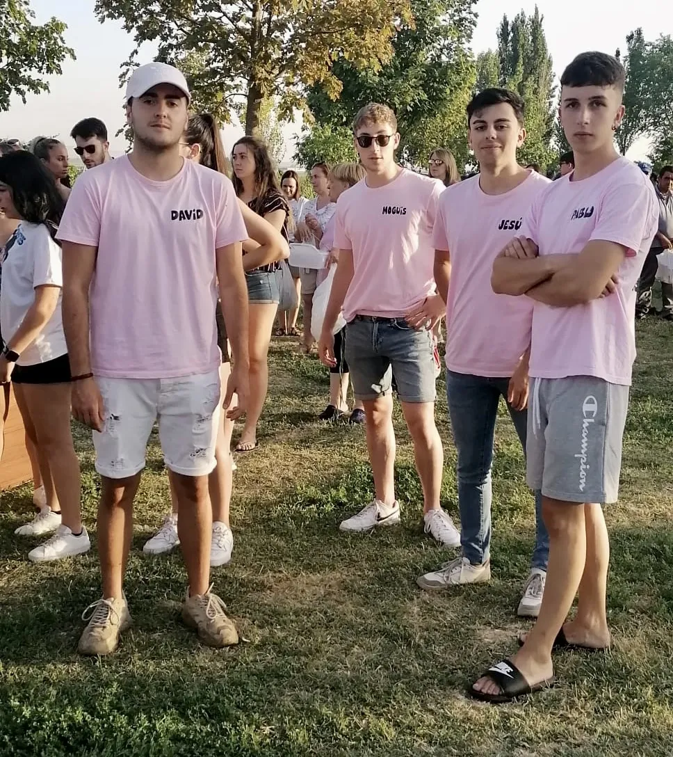 Foto 2 - Villoruela dice adi&oacute;s a las fiestas con una multitudinaria merienda