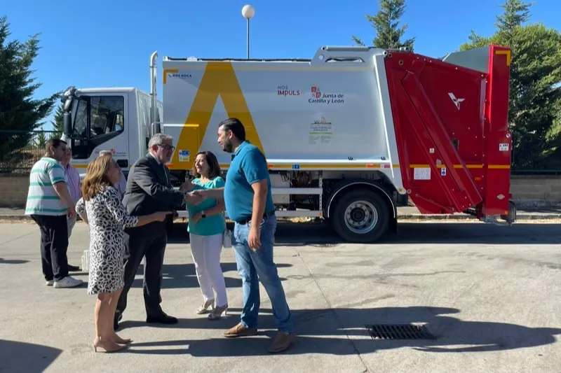 La Macomunidad de Peñaranda ha recibido el nuevo camiòn de recogida de residuos