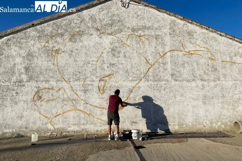 Alvaro Redondo realiza un retrato gigante basado en la hija de unos amigos