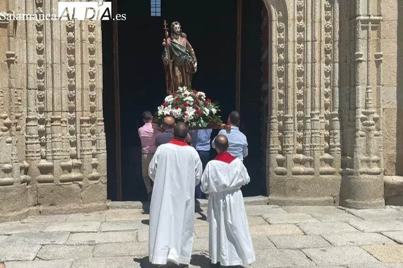 Santiago de la Puebla acompañaba al patrón en su histórica procesiòn 
