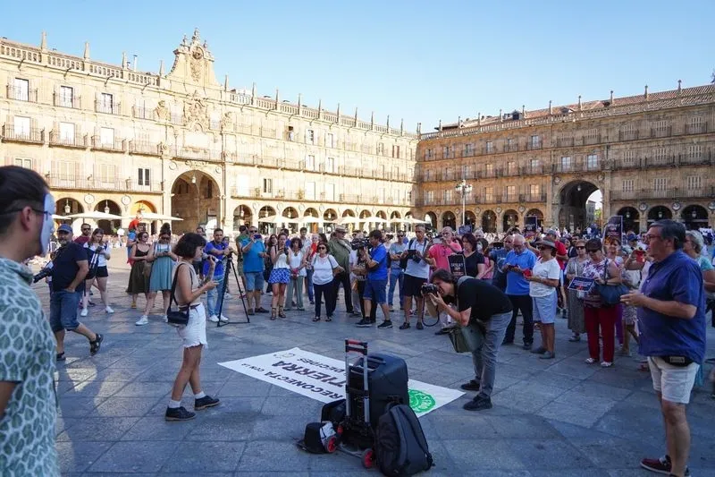 Imágenes de la concentración de esta tarde en la Plaza Mayor
