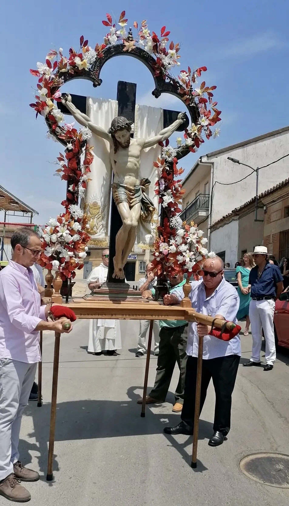 Foto 6 - Concurrida y esperada procesi&oacute;n de la Virgen del Carmen y el Cristo de la Esperanza en la jornada principal de las fiestas patronales en Villoruela