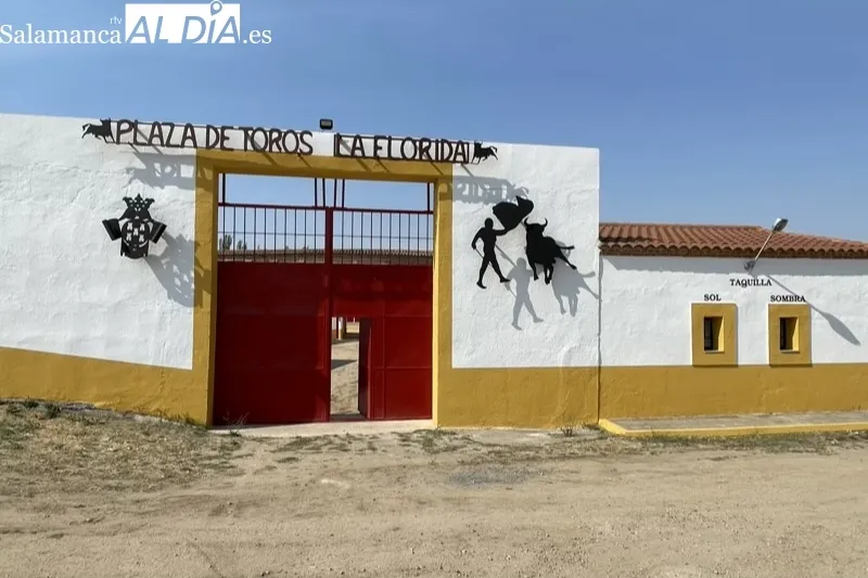 Foto 2 - El Ayuntamiento invierte 10.000 euros en mejoras y reformas en la centenaria Plaza de toros La Florida