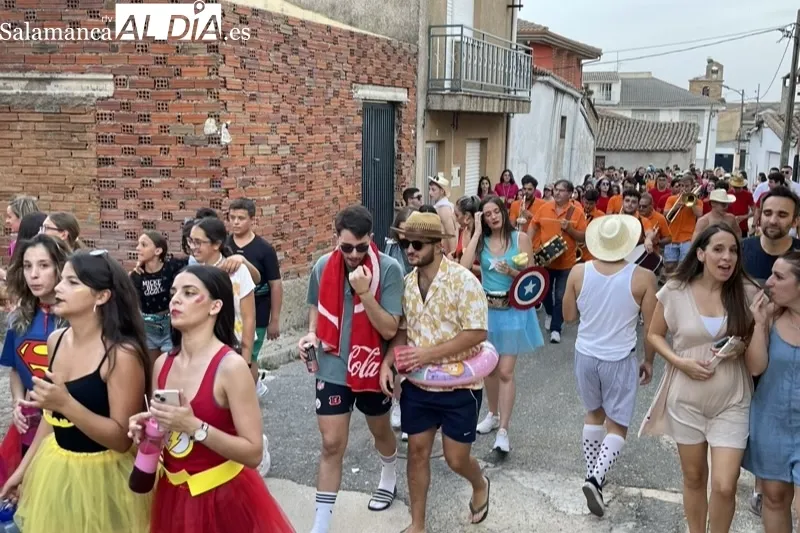 Foto 10 - Villoruela se llena de color, ambiente y emoci&oacute;n para dar la bienvenida a sus fiestas patronales