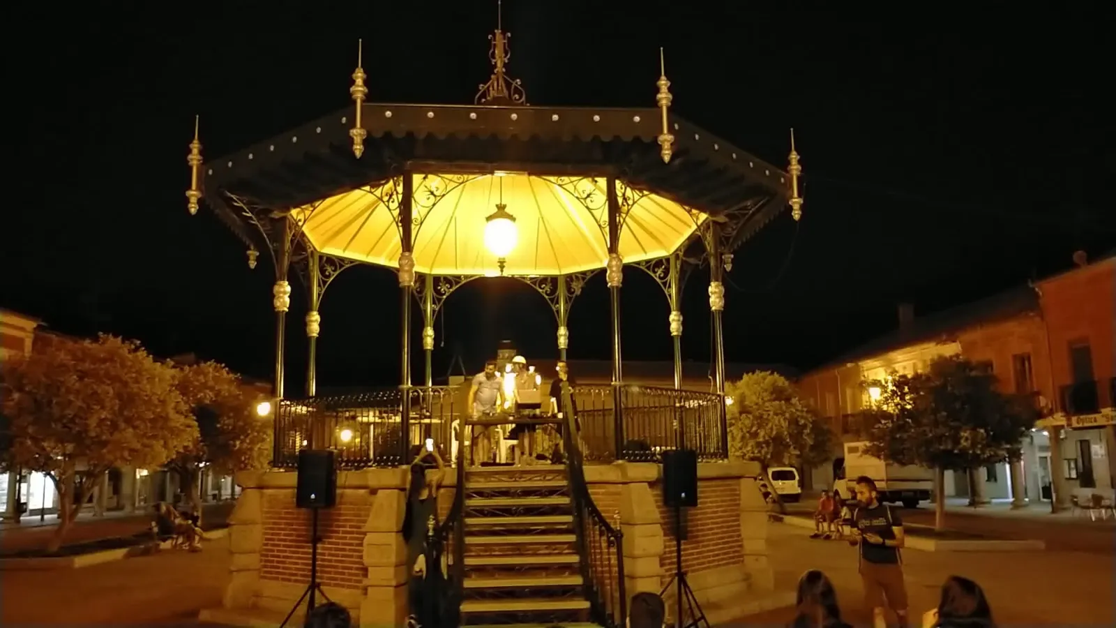 Los raperos Abram y Di Neim ofrecían un concierto en la Plaza de España 