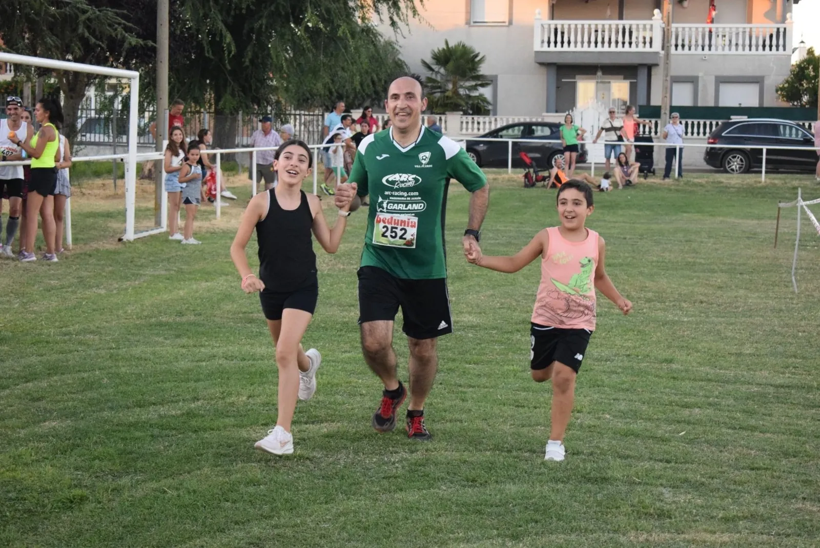 Foto 6 - La XIV Carrera Popular de Villoruela corona a Alberto Marcos y Ver&oacute;nica S&aacute;nchez