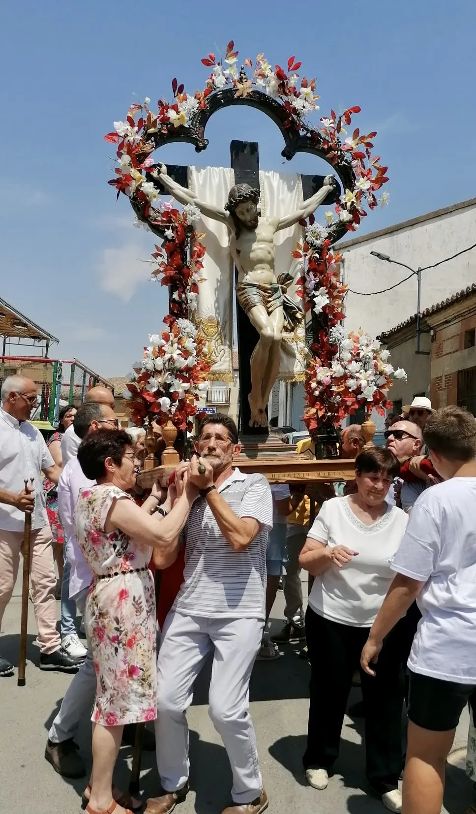 Foto 5 - Concurrida y esperada procesi&oacute;n de la Virgen del Carmen y el Cristo de la Esperanza en la jornada principal de las fiestas patronales en Villoruela