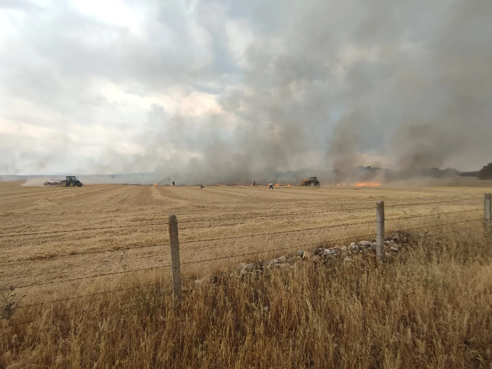 Foto 7 - Sofocado un potente incendio declarado en el termino de Santiago de la Puebla 