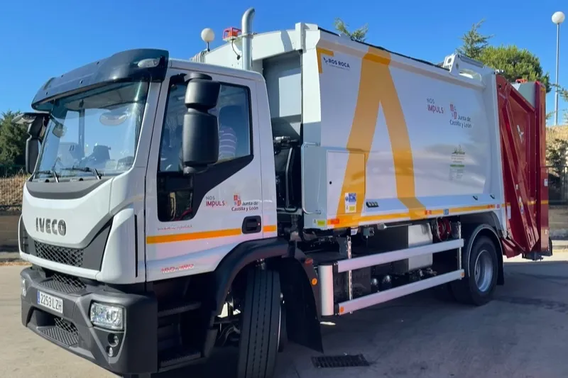 La Macomunidad de Peñaranda ha recibido el nuevo camiòn de recogida de residuos