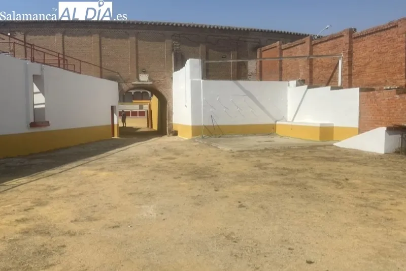 Foto 8 - El Ayuntamiento invierte 10.000 euros en mejoras y reformas en la centenaria Plaza de toros La Florida