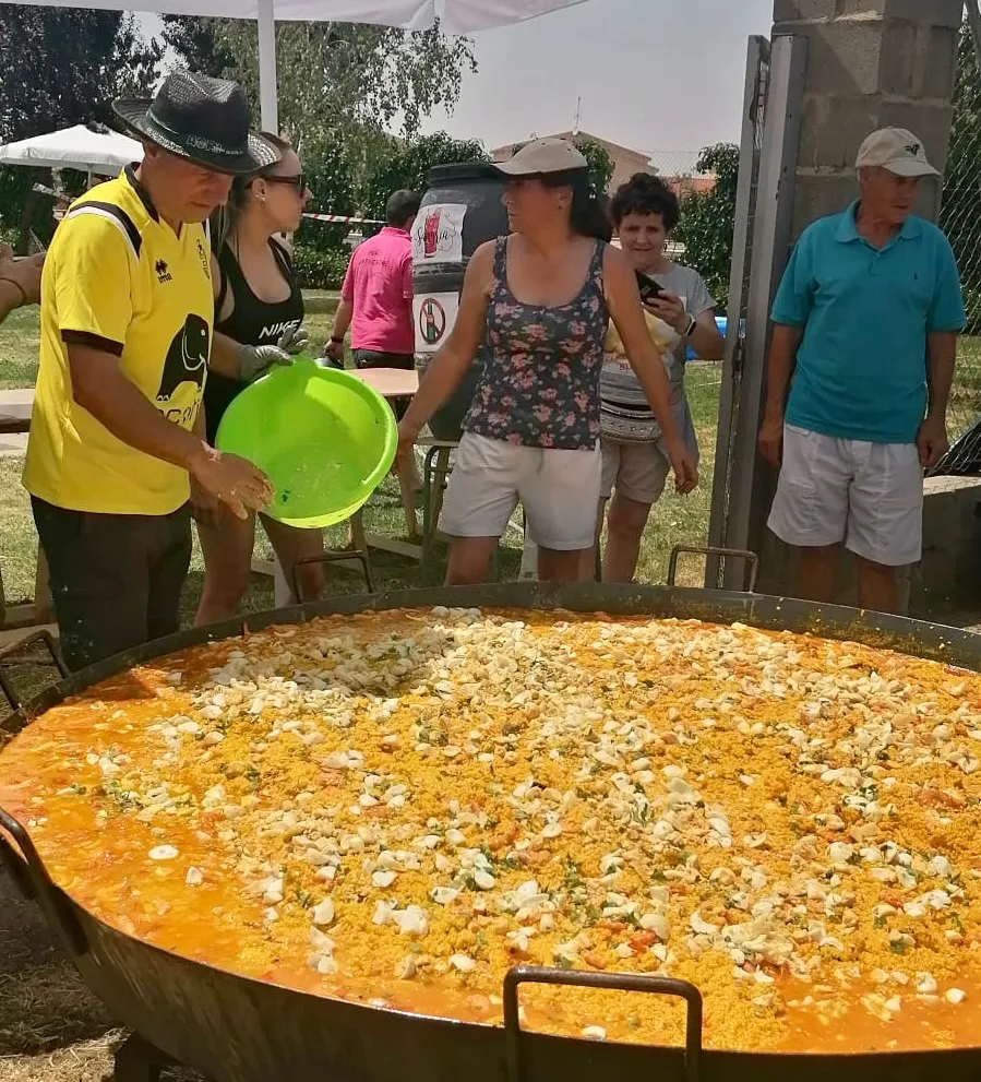 Villoruela ha disfrutado de una animada paella popular este viernes