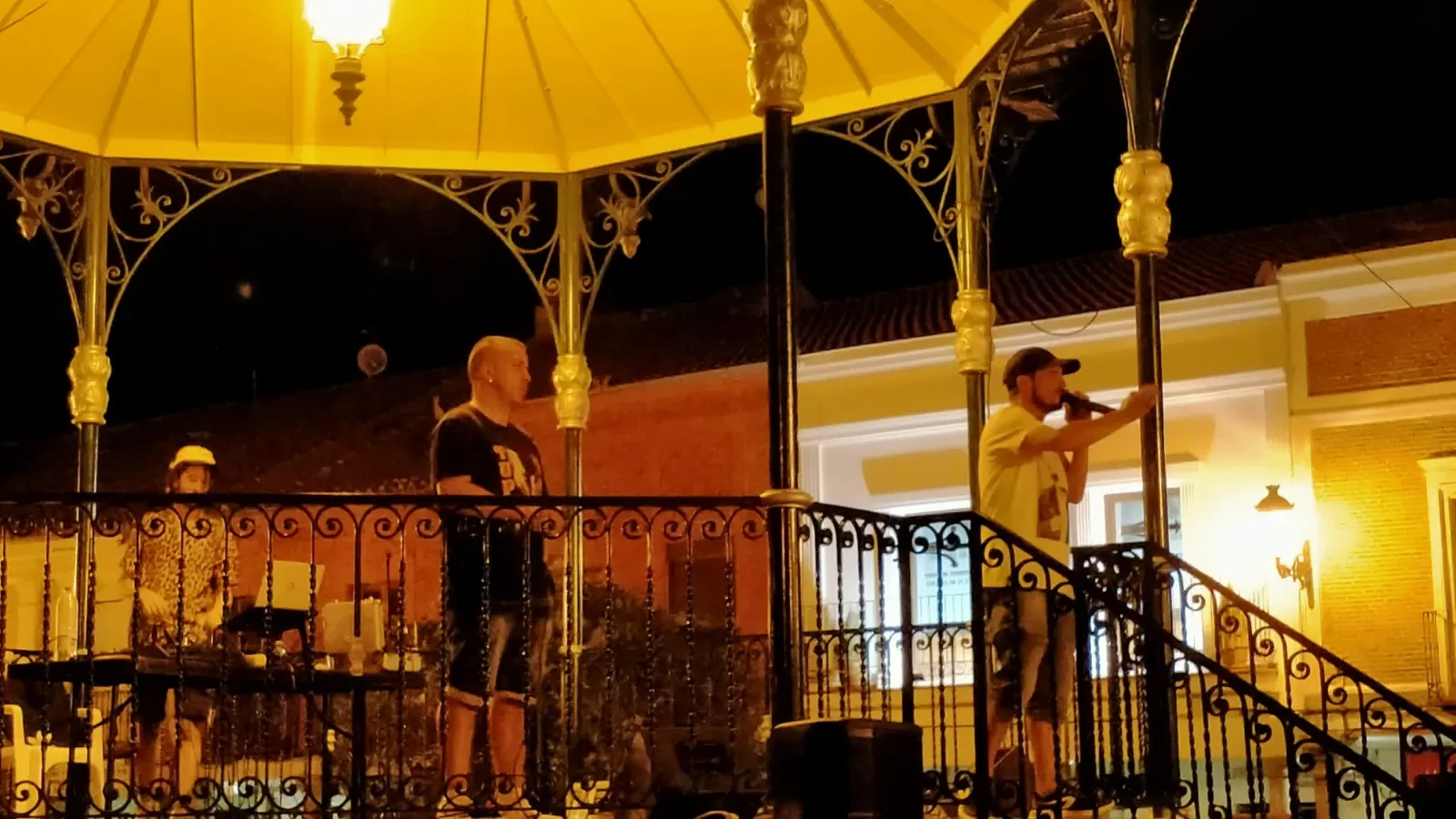 Los raperos Abram y Di Neim ofrecían un concierto en la Plaza de España 