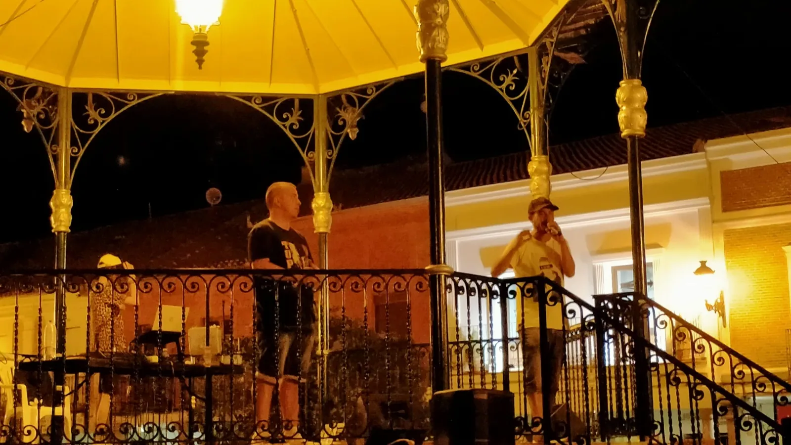 Los raperos Abram y Di Neim ofrecían un concierto en la Plaza de España 