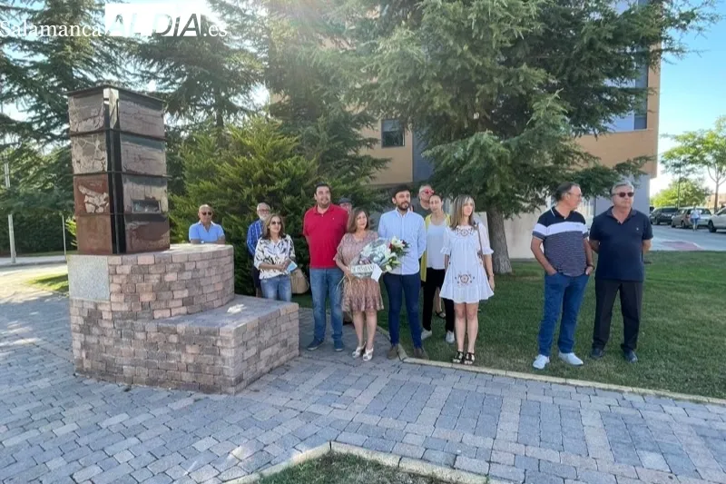 Peñaranda ha recordado la explosiòn del polvorín en la escultura homenaje a las víctimas 