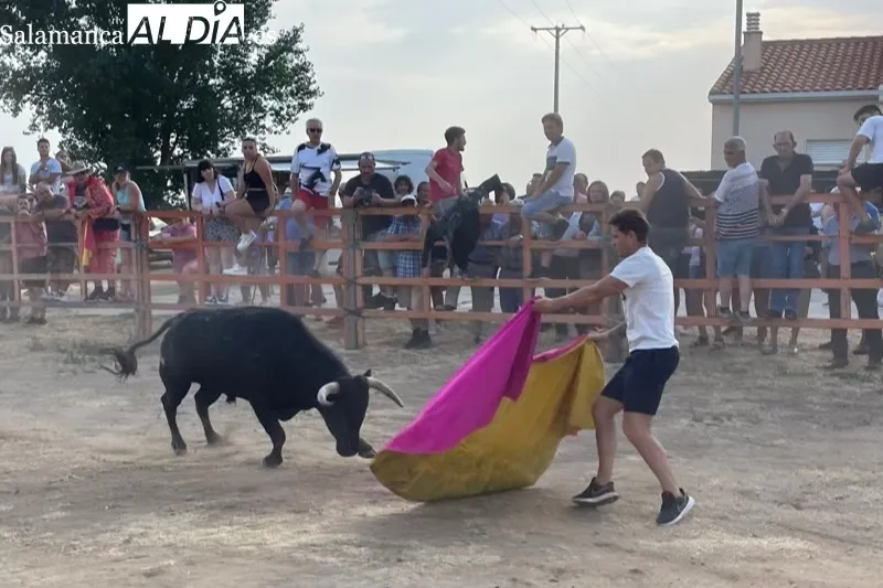 Villoruela se llenaba de aficionados para vivir el encierro del Toro del Cajòn