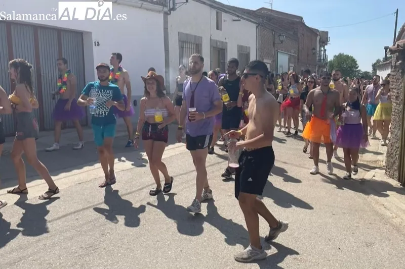 Santiago de la Puebla disfrutaba este sábado de su Pasacalles acuatico