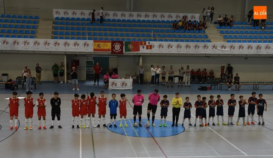 Foto 4 - InterSala triunfa en tierras mirobrigenses en el intenso torneo hispano-luso de f&uacute;tbol sala