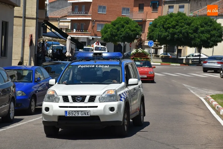 Foto 4 - San Crist&oacute;bal bendice 48 coches, dos bicis, una silla de ruedas y un andador