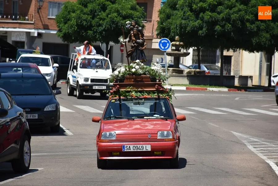 Foto 5 - San Crist&oacute;bal bendice 48 coches, dos bicis, una silla de ruedas y un andador