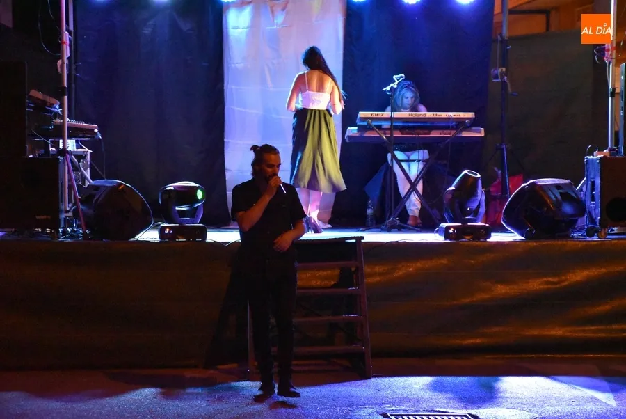 Foto 2 - El Tr&iacute;o Yoliva anima con su m&uacute;sica la noche sabatina en Santa Ana