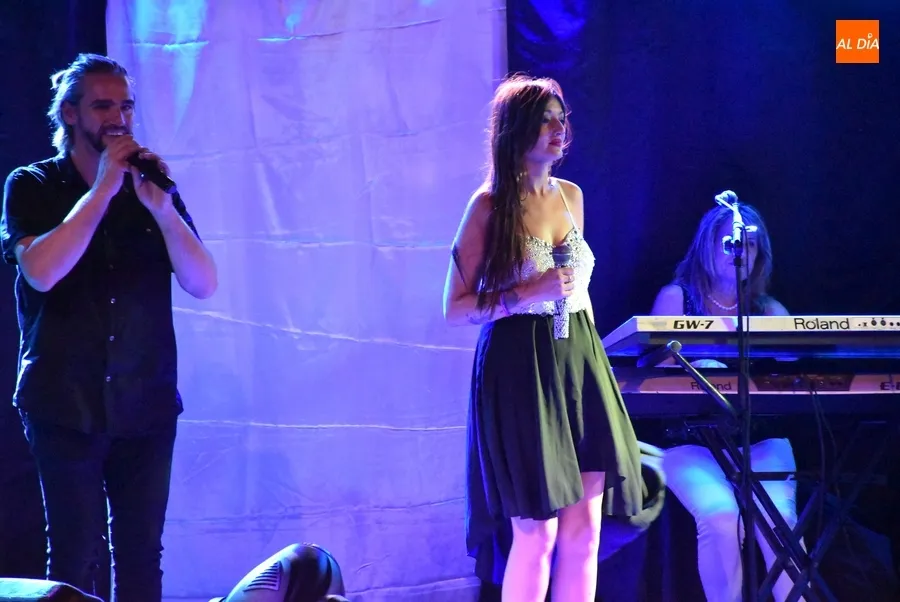 Foto 3 - El Tr&iacute;o Yoliva anima con su m&uacute;sica la noche sabatina en Santa Ana