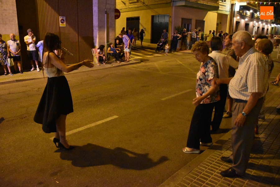 Foto 5 - El Trío Yoliva anima con su música la noche sabatina en Santa Ana