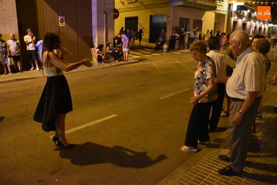 Foto 5 - El Tr&iacute;o Yoliva anima con su m&uacute;sica la noche sabatina en Santa Ana