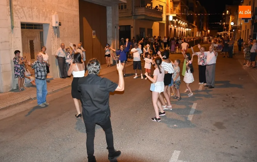 Foto 11 - El Tr&iacute;o Yoliva anima con su m&uacute;sica la noche sabatina en Santa Ana
