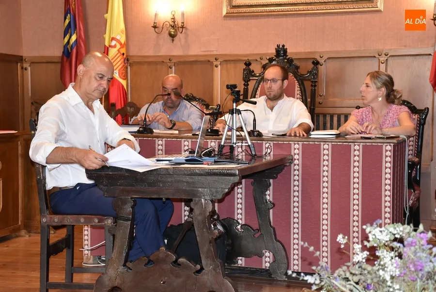 Foto 5 - Un ruego de un ciudadano al final de la sesi&oacute;n, hecho m&aacute;s destacado de un Pleno con escasos temas
