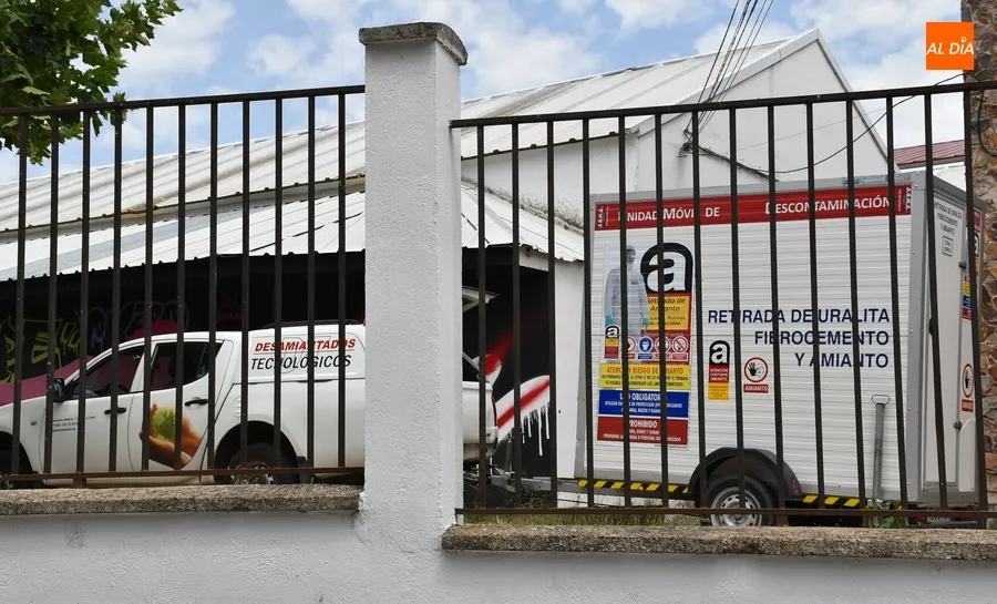 Foto 5 - El IES Tierra contin&uacute;a diciendo adi&oacute;s a la cubierta de uralita