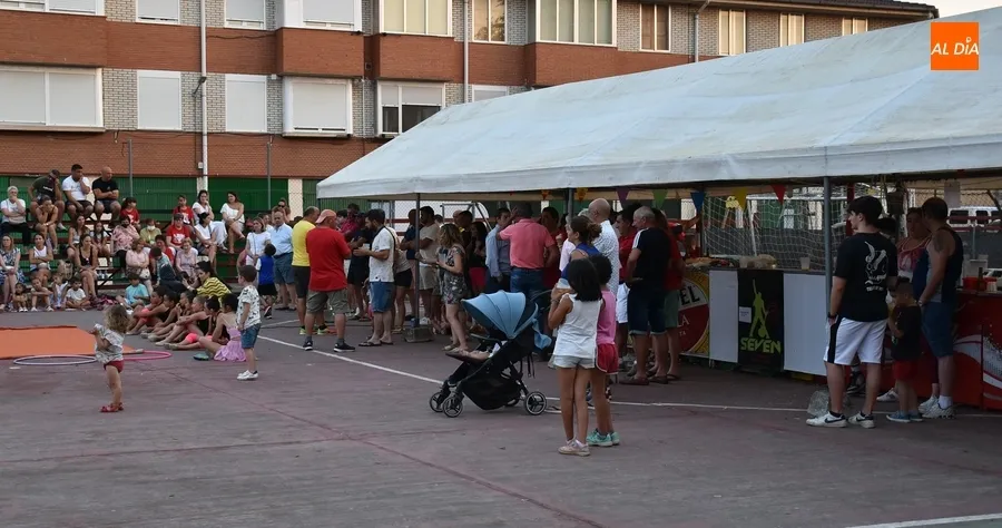 Foto 8 - Una exhibici&oacute;n de gimnasia r&iacute;tmica pone el broche a las fiestas del Barrio Nuevo