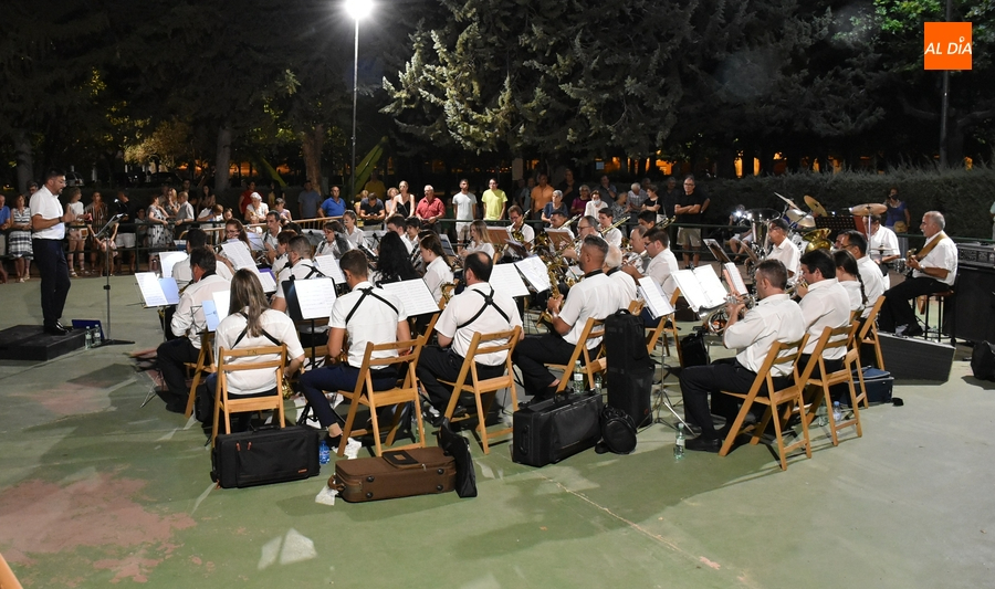 Foto 4 - La Banda de Música retorna a La Glorieta en la apertura del ciclo de actuaciones nocturnas