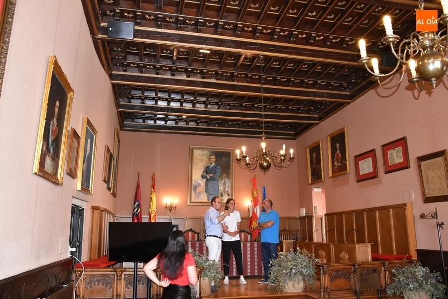 Foto 4 - El Ayuntamiento honra a Carmen &Aacute;lvarez S&aacute;nchez por su haza&ntilde;a