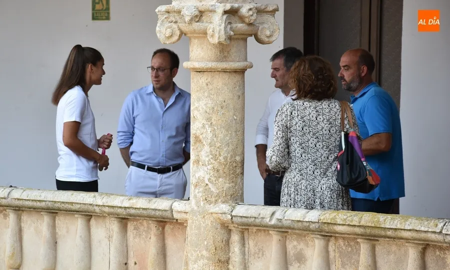 Foto 2 - El Ayuntamiento honra a Carmen &Aacute;lvarez S&aacute;nchez por su haza&ntilde;a