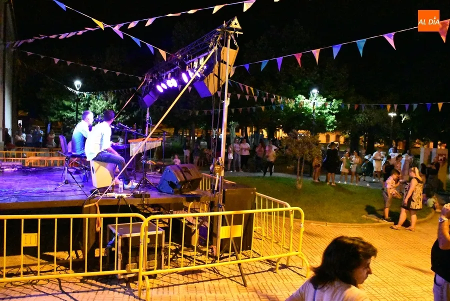 Foto 3 - Gran animaci&oacute;n en el concierto de Akay Flamenco en el barrio de San Andr&eacute;s