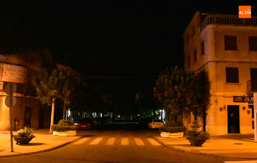 Parte del barrio de San Crist&oacute;bal inicia la noche con un apag&oacute;n callejero