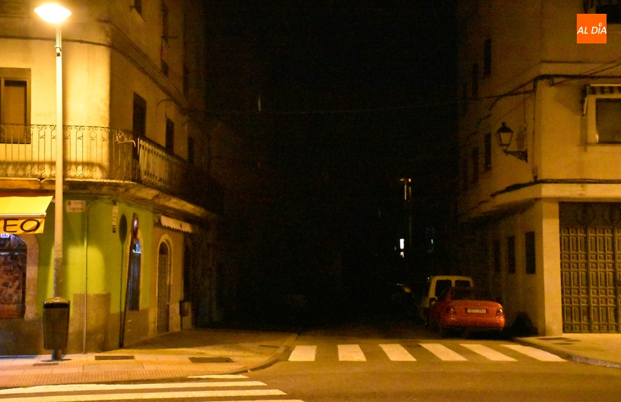 Foto 2 - Parte del barrio de San Cristóbal inicia la noche con un apagón callejero