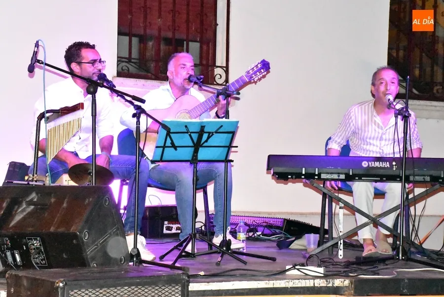 Foto 6 - Gran animaci&oacute;n en el concierto de Akay Flamenco en el barrio de San Andr&eacute;s