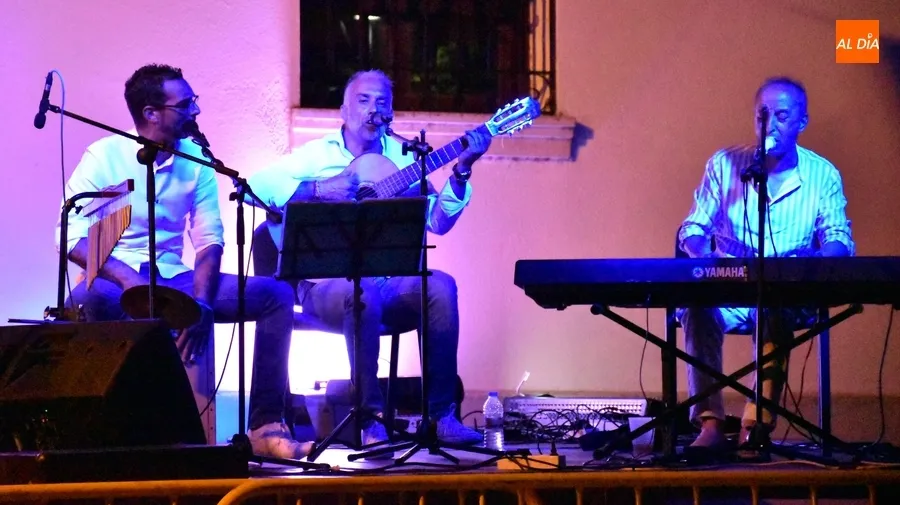 Foto 8 - Gran animaci&oacute;n en el concierto de Akay Flamenco en el barrio de San Andr&eacute;s